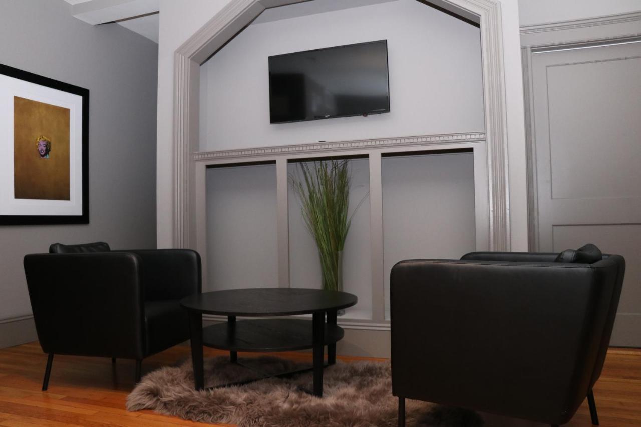 A Stylish Stay W/ A Queen Bed, Heated Floors.. #37 Brookline Exterior photo